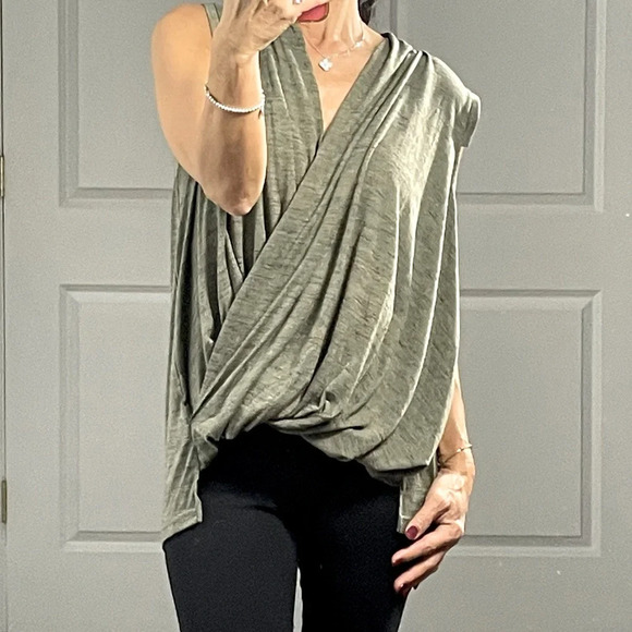 Akemi+Kin Faux Wrap Sleeveless Top size M - Picture 5 of 10